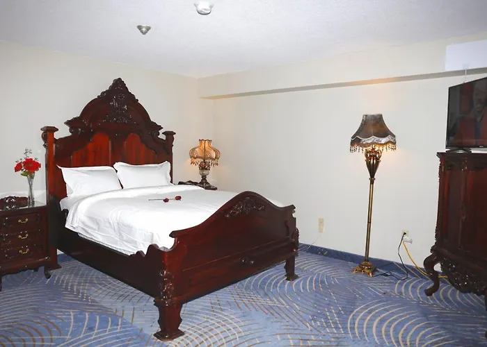 Fullerton Manor Inn