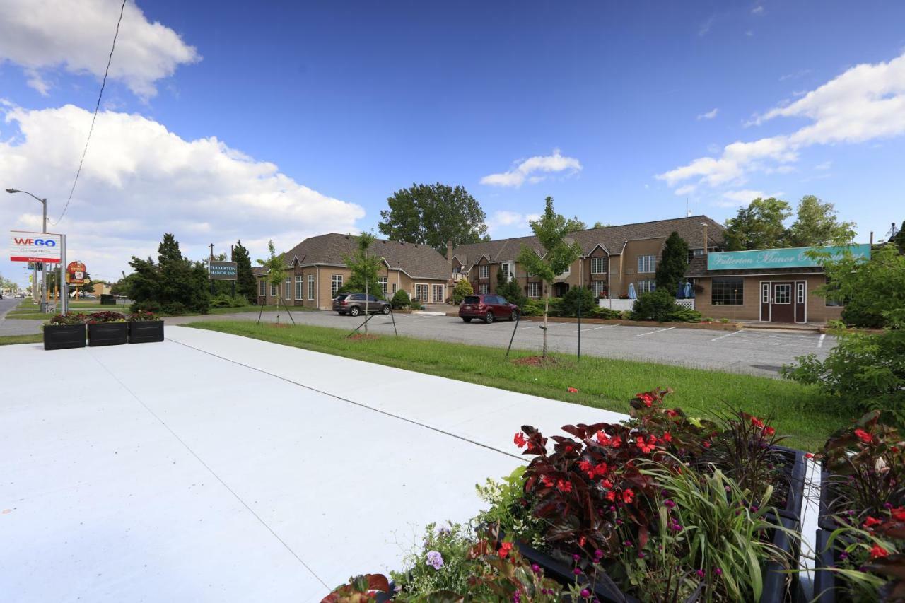 Fullerton Manor